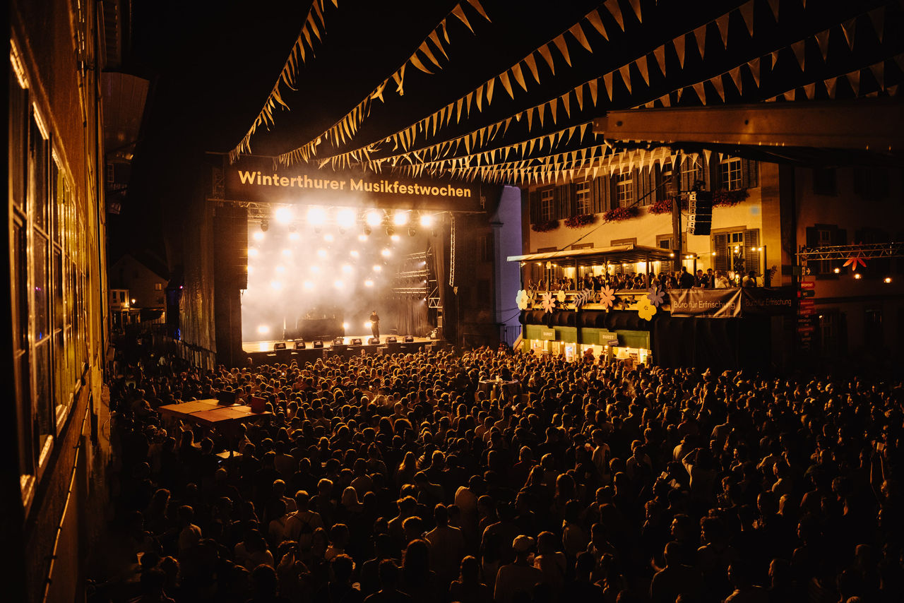 Hauptbühne der Winterthurer Musikfestwochen 2023 bei Nacht